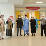 Sinop'ta koronavirüsü yenen 8 kişi alkışlarla tabucu oldu