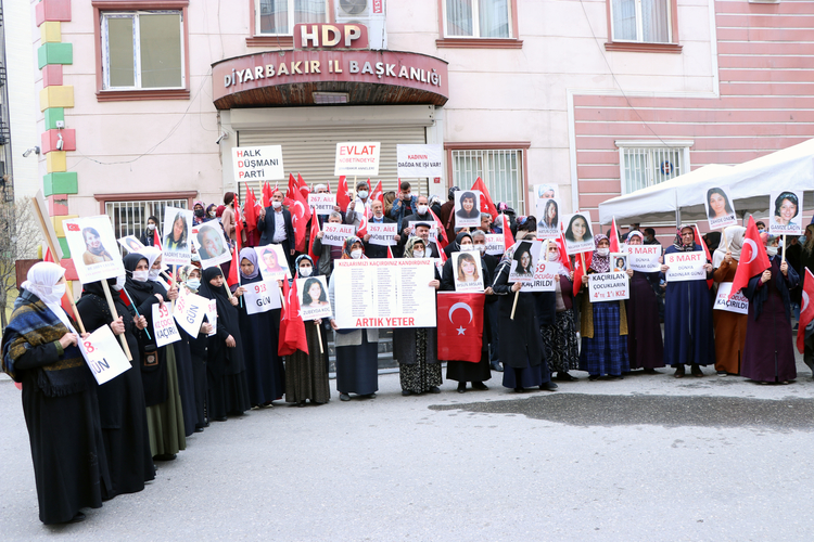 Diyarbakır annelerinden 8 Mart Dünya Kadınlar Günü'ne ilişkin açıklama yaptı