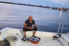 AKINTIYA KAPILAN YAŞLI ADAM, 4,5 SAAT DENİZDE YAŞAM MÜCADELESİ VERDİ
