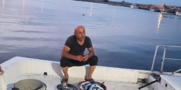 AKINTIYA KAPILAN YAŞLI ADAM, 4,5 SAAT DENİZDE YAŞAM MÜCADELESİ VERDİ