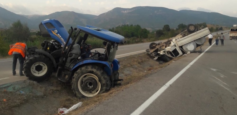Boyabat’ta trafik kazası  1 ölü 2 yaralı !