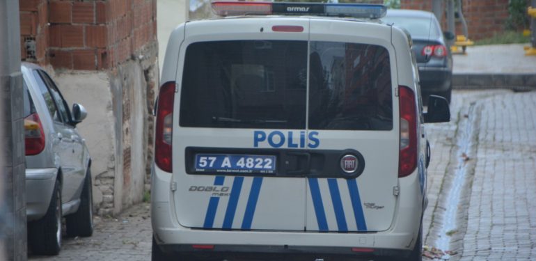 Sinop’ta bir kişiyi yaralayan şahıs kendi kafasına sıktı