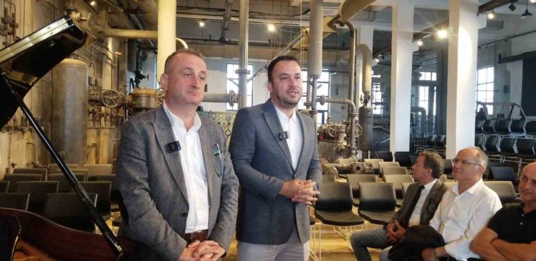 Kültür Merkezi’ne piyano bağışı