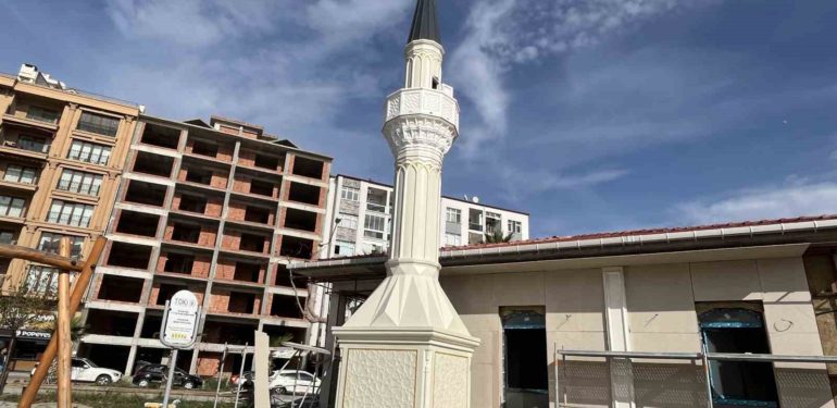 Sinop’ta minare yerine yerleştirildi