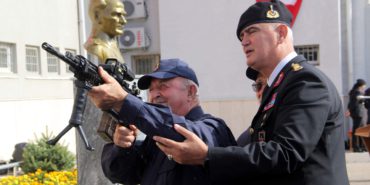aa-20231024-32504132-32504129-sinopta-cumhuriyetin-100-yilinda-dedeler-jandarma-olma-heyecani-yasadi