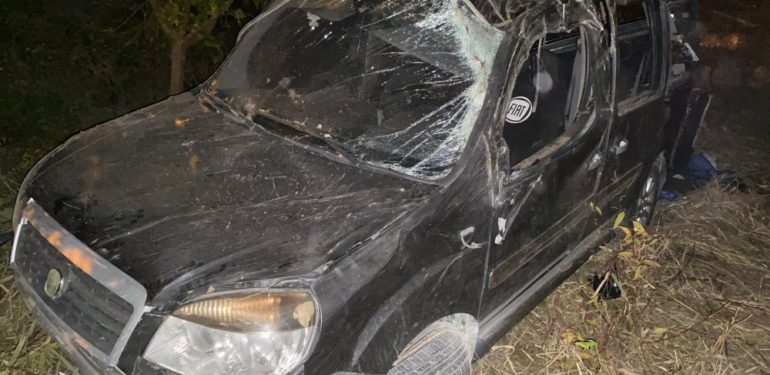 Boyabat’ta trafik kazası…Otomobil bahçeye uçtu !