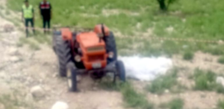Taziye evinin önünde traktörün çarptığı kadın hayatını kaybetti