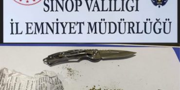 ŞÜPHELİ ŞAHSIN ÜZERİNDEN BIÇAK VE UYUŞTURUCU MADDE ÇIKTI