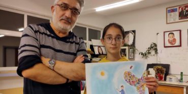 aa-20231101-32593070-32593069-boyabatli-sudem-duranin-karikaturu-belcikadaki-yarismada-birinci-oldu