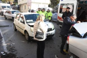 SİNOP'TA KAYGAN YOL KAZAYA NEDEN OLDU: 2 YARALI