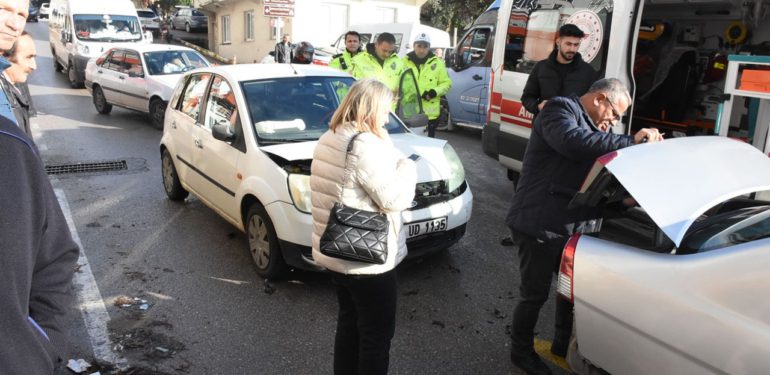 Kaygan yol kazaya neden oldu: 2 yaralı