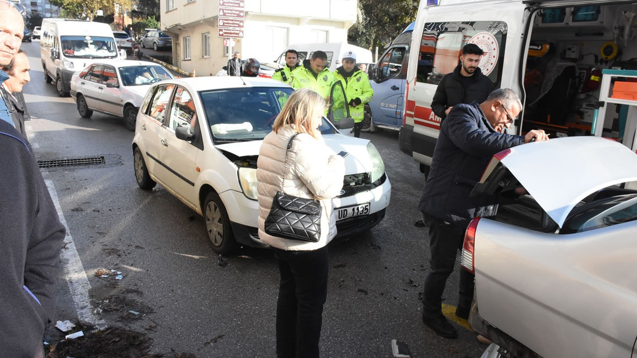 SİNOP'TA KAYGAN YOL KAZAYA NEDEN OLDU: 2 YARALI