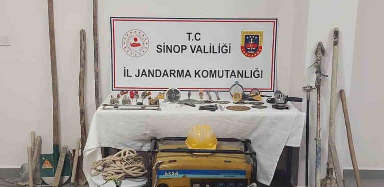 Sinop’ta kaçak kazı yapan şahıslara suçüstü
