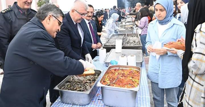 Hamsi Festivali: 1 ton hamsi tüketildi