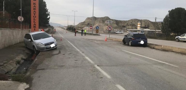 Boyabat’ta Trafik Kazası: 2 Yaralı