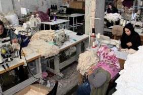 İstanbul'dan köye taşıdıkları atölyede üretim yaparak kadınlara da iş imkanı sağlıyorlar