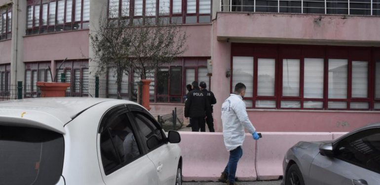 Polisevi’nden düşen üniversite öğrencisi yaralandı