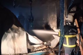 boyabat_iscilerin_kaldigi_konteynerde_yangin_cikti_h8105_6b1d4