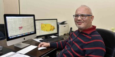 KARADENİZ'DE PETROL RÜYASI GERÇEK OLDU RİZE'NİN ÇAYELİ İLÇESİ AÇIKLARINDA DENİZ YÜZEYİNE ÇIKAN SIVININ HAM PETROL OLDUĞU ORTAYA ÇIKTI GÜMÜŞHANE ÜNİVERSİTESİ DOĞA BİLİMLERİ FAKÜLTESİ JEOLOJİK MÜHENDİSİ VE BÖLÜM BAŞKANI PROF. DR. NAFİZ MADEN: "BİZİM ORADAKİ SIZINTIMIZ DOĞAL PETROL KAYNAĞIDIR; BUNU ORTAYA ÇIKARMIŞ OLDUK"