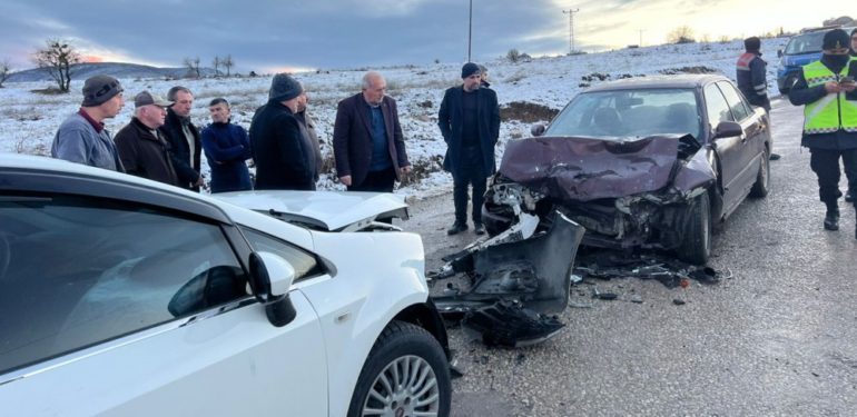 İki otomobilin çarpıştığı kazada 9 kişi yaralandı