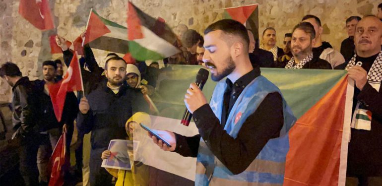 Sinop’ta yatsı namazı çıkışı protesto