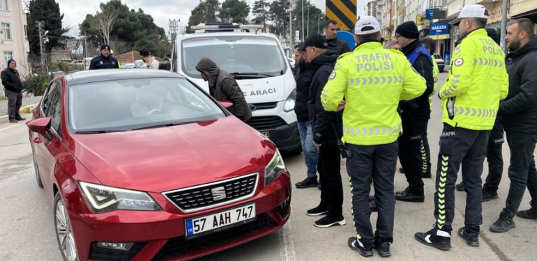 Sinop’ta zincirleme trafik kazası maddi hasarla atlatıldı