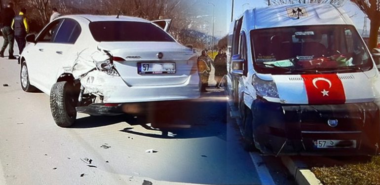 Öğrenci servisi otomobile çarptı: 6 yaralı