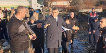 vali_mustafa_ozarslan_yangin_bolgesinde_incelemelerde_bulundu_h8186_cc571-1