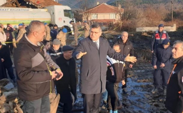 Vali  Özarslan yangın bölgesinde incelemelerde bulundu