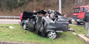 Erfelek'te devrilen otomobilin s??r??c??s?? yaraland??