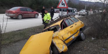 boyabatta-su-kanalina-devrilen-otomobildeki-iki-kisi-yaralandi