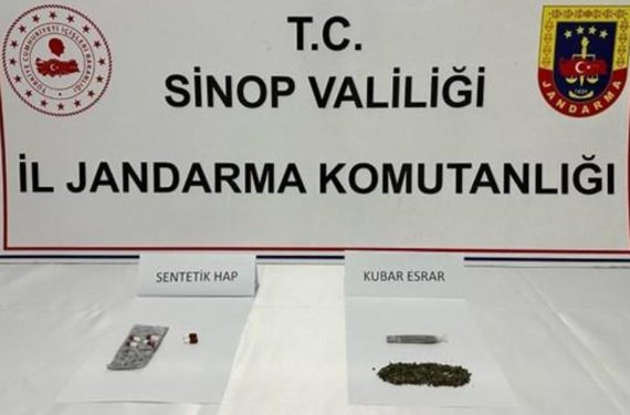 SİNOP’TA ŞÜPHELİ ARAÇTA UYUŞTURUCU ELE GEÇTİ: 2 GÖZALTI
