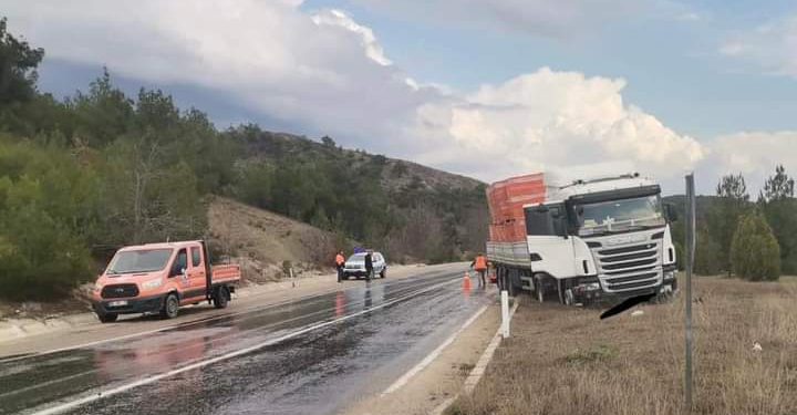 Boyabat’ta tırın lastiği patladı…