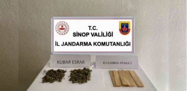 Durdurulan otobüsten 25 gram kubar esrar çıktı