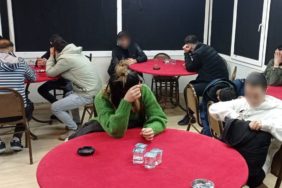 izmir-kumar-oynarken-yakalanan-43-kisiye-para-cezasi